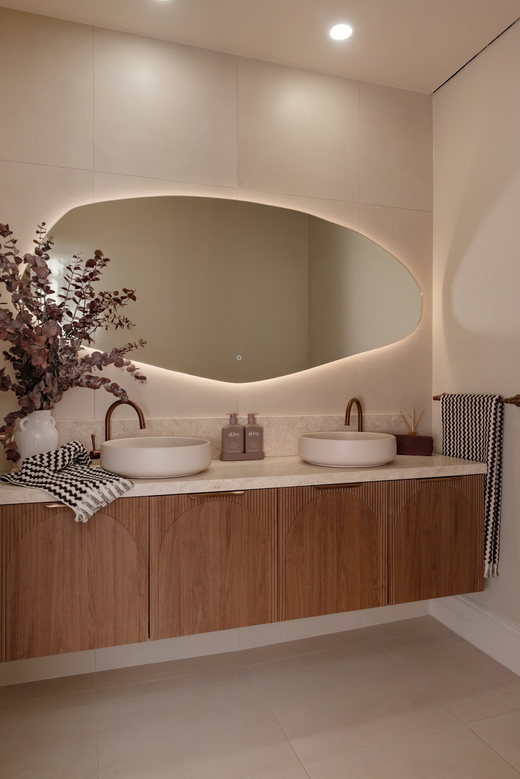 FINISHING TOUCHES WITH&nbsp;GLIMPSE